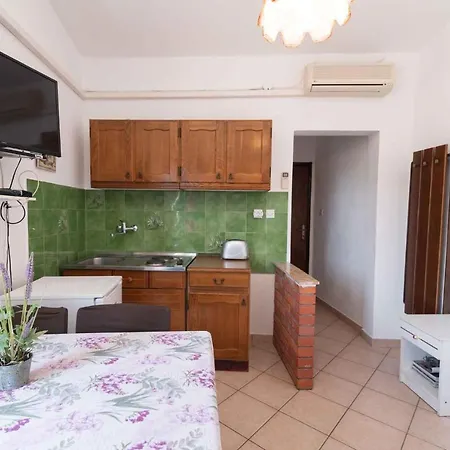 Apartament 7 *